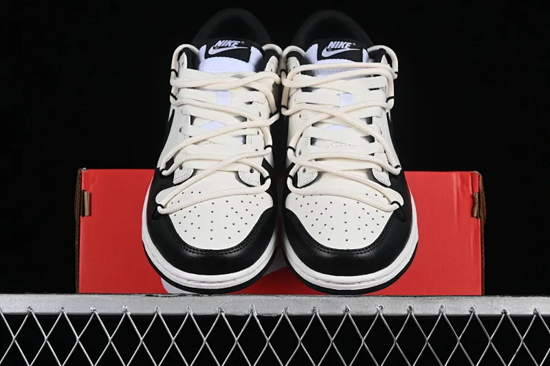 All Categories Nk SB Dunk Series Nk SB Dunk Low Low-top sneakers Nk Dunk Retro Saml Panda Prank Black and white retro style SB strap low-top casual sneakers DD1391-100